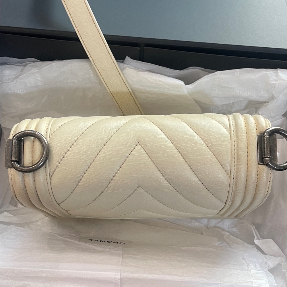 Chanel Small Beige Chevron Crossbody Bag - Picture 3 of 3